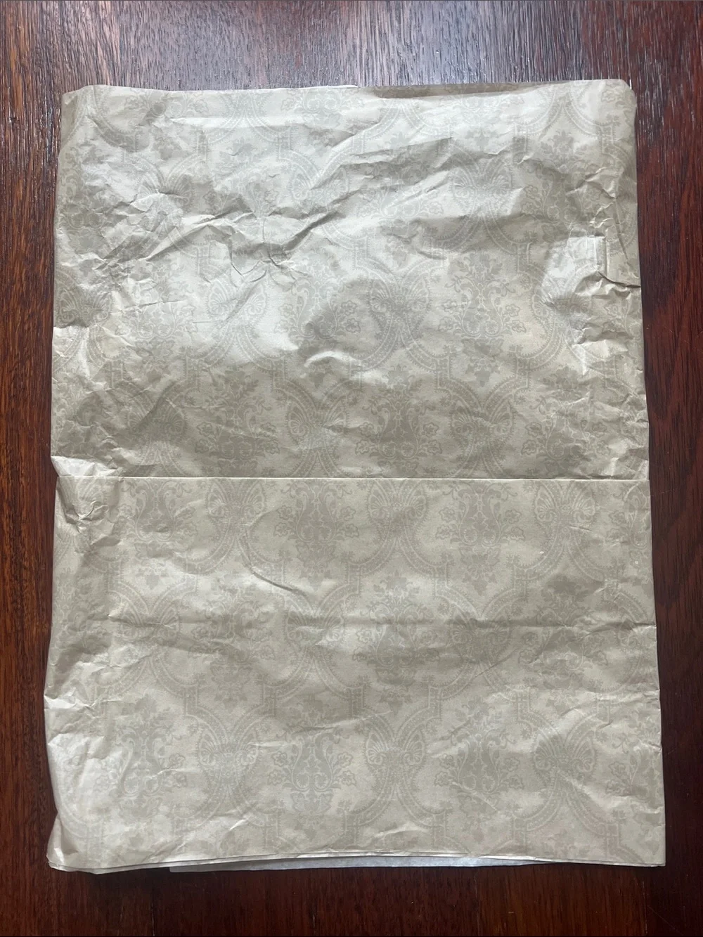 Gucci tissue paper with sticker logo